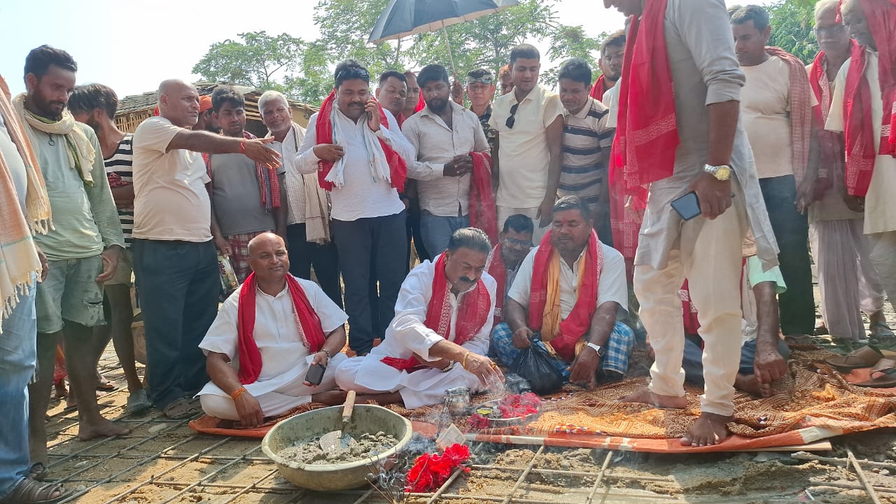 मन्त्री गुप्ताद्धारा सखुवाप्रसौनी र पटेर्वासुगौलीमा सडक शिलन्यास