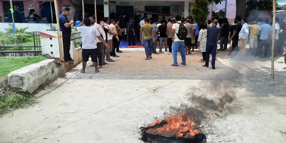 राजविराज नगरपालिकामा तनाव : प्रमुख प्रशासकीय अधिकृत यादव हाजिर