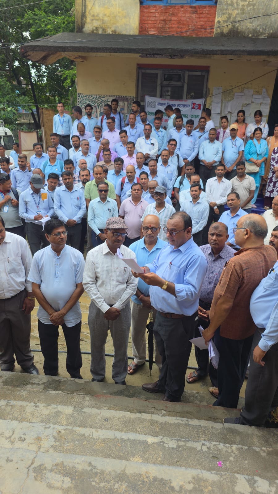 शिक्षक महासंघद्वारा धर्ना सहित ध्यानाकर्षणपत्र बुझाइयो