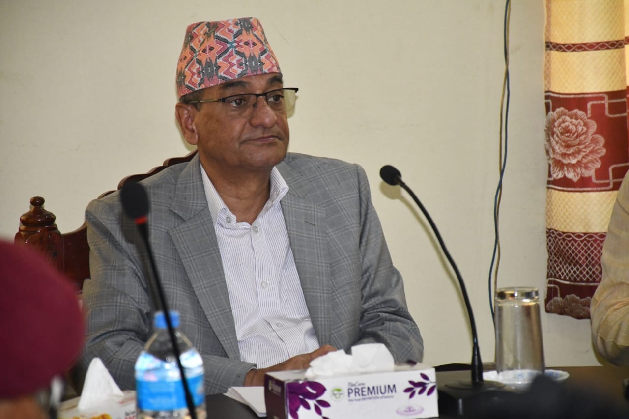 गृहमन्त्री रमेश लेखकले दिए राजीनामा