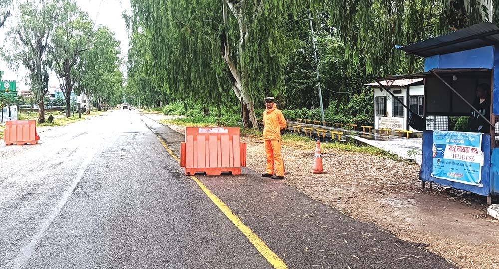 बिपी राजमार्ग ठप्प हुँदा बर्दीबास सुनसान