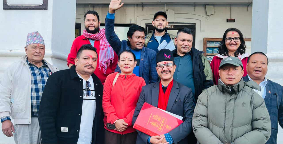 दुर्गा प्रसाईंले पनि दर्ता गरे दल