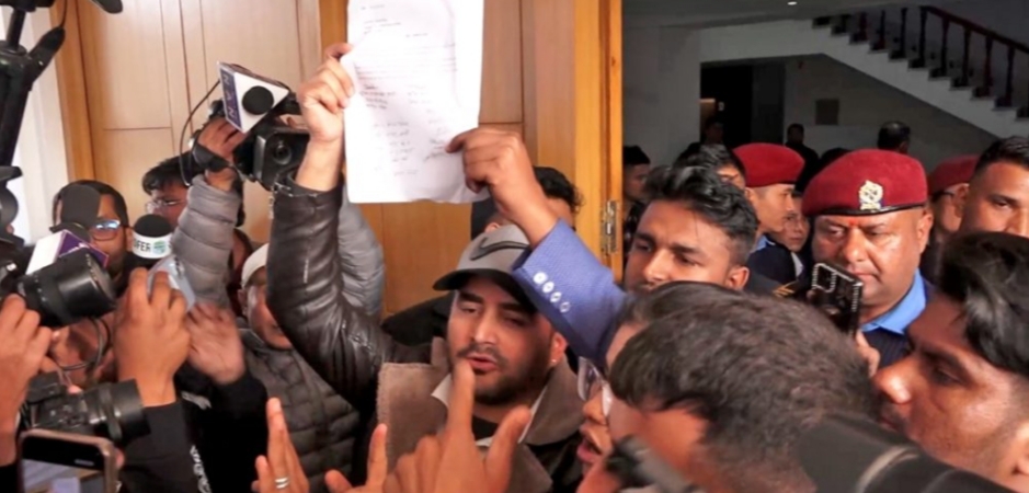 प्रधानमन्त्री कार्की जेनजीलाई नभेटी कार्यालयबाट बाहिरिएपछि लफडा