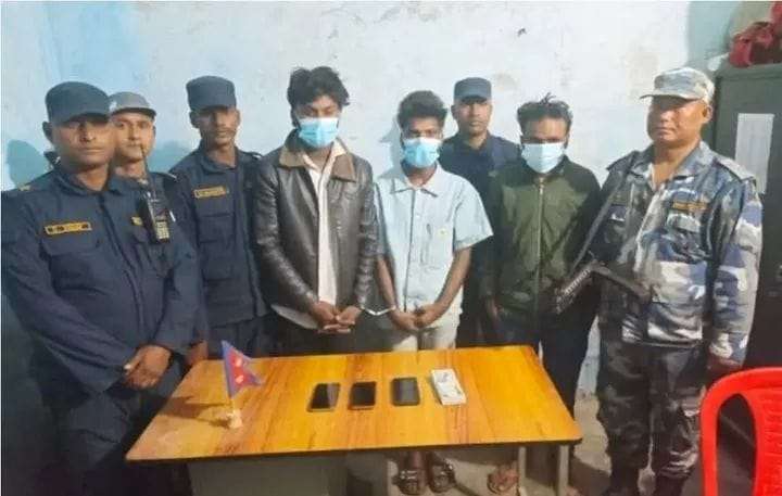 नक्कली नोटसहित तीन जना पक्राउ