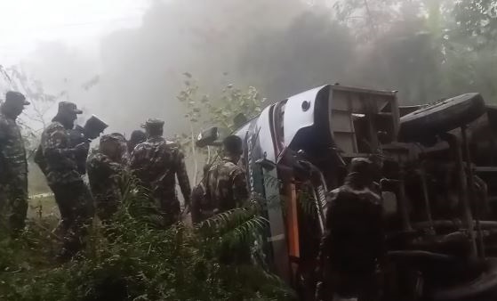 दाङको लमहीमा बस पल्टिंदा २२ जना घाइते
