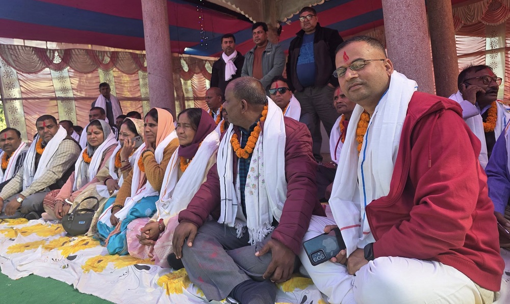 पूर्वमन्त्रीसहित जनप्रतिनिधि एवम् स्थानीय नेता रिले अनसनमा सहभागी