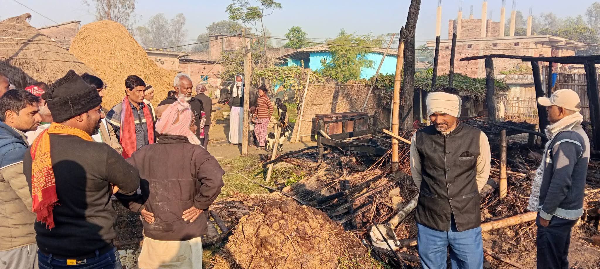 रौतहटमा विद्युत् सर्ट भएर फुसको घरमा आगलागी