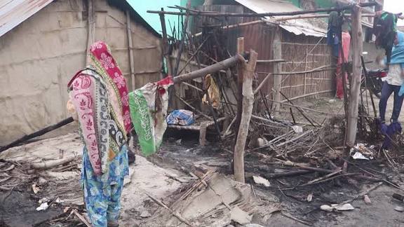 बर्दियामा अन्तरजातीय विवाह गरेको आरोपमा केटाको घरमा आगजनी