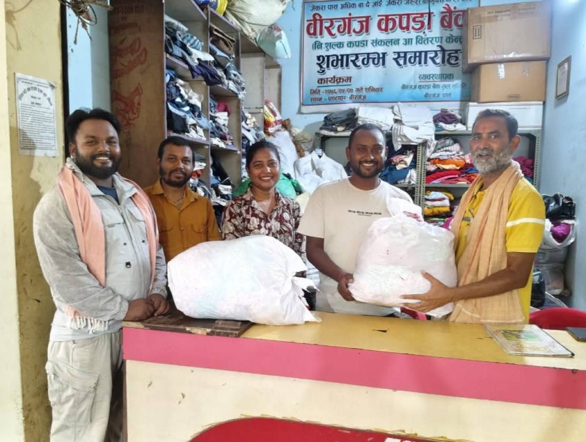 सञ्चारकर्मी  कुशवाहाद्वारा कपडा बैंकमा नयाँ कपडाको सहयोग