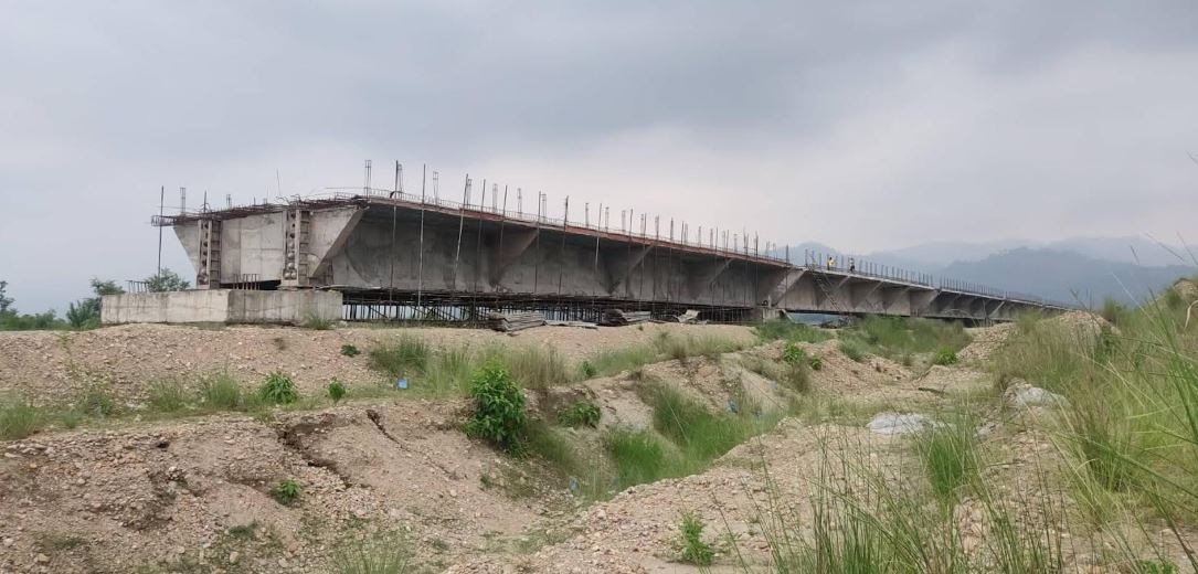 आठ वर्षसम्म पुल अधुरो