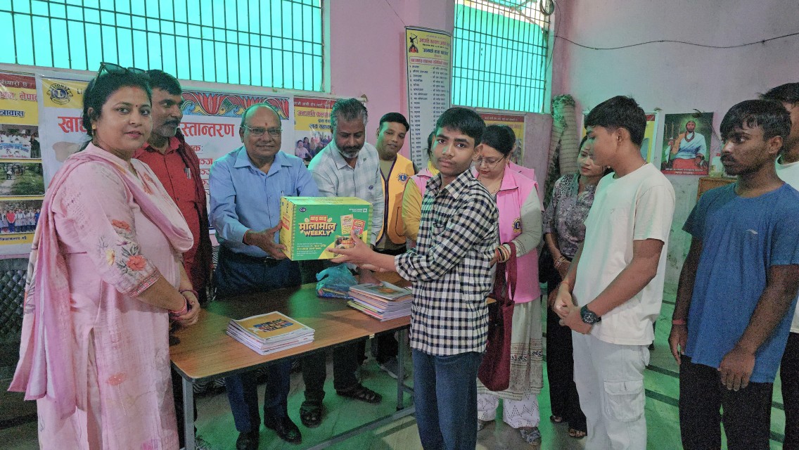 लायन्स क्लबद्वारा आमाको माया छात्रावासलाई खाद्यान्न सामग्री सहयोग