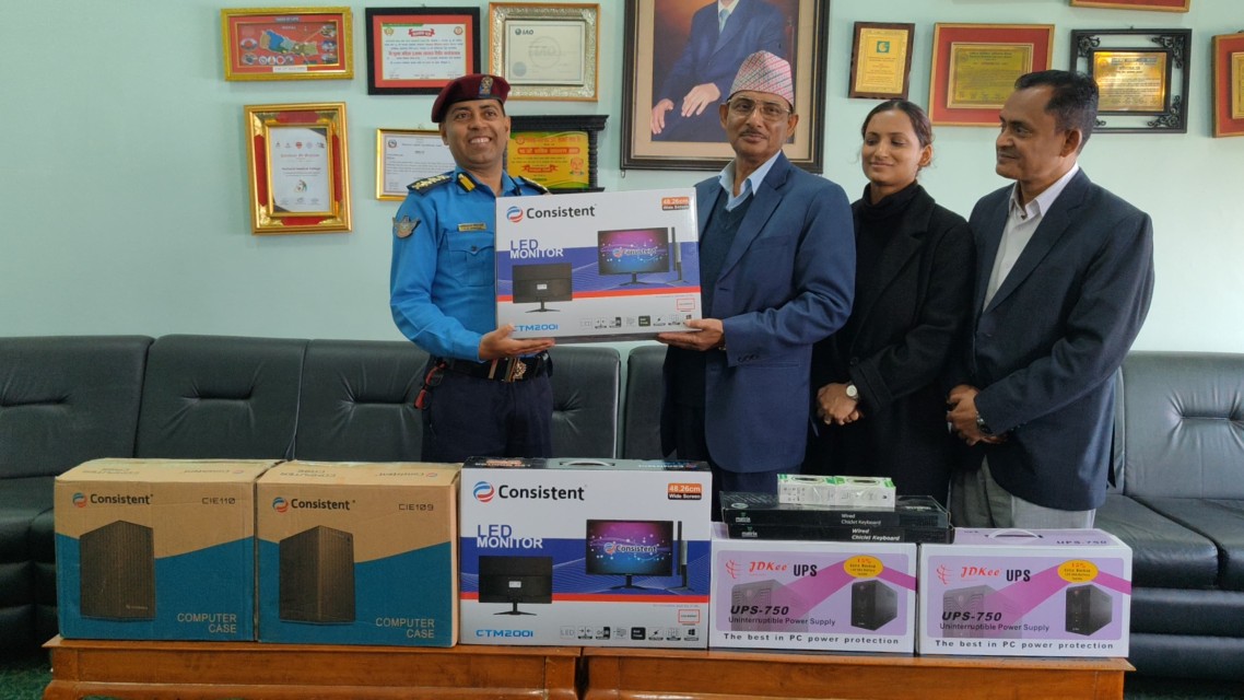 नेशनल मेडिकल कलेजद्वारा नेपाल प्रहरी प्रदेश कार्यालय बीरगञ्जलाई २ सेट कम्प्युटर तथा युपिएस हस्तान्तरण