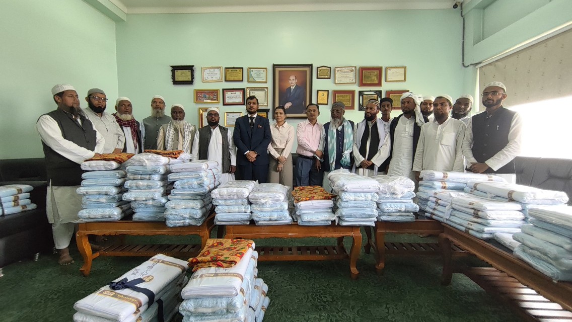 नेशनल मेडिकल कलेजद्वारा पर्सा र बारा जिल्लाका मदरसा तथा यतीमखानामा कपडा वितरण कार्यक्रम सम्पन्न