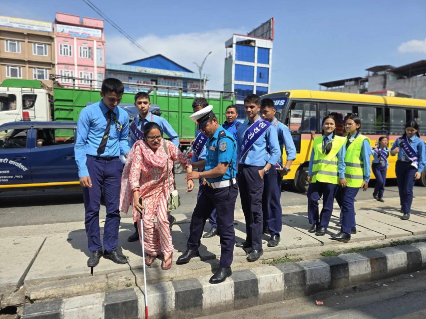 प्रहरी स्कुलका विद्यार्थी बने ट्राफिक स्वयंसेवक, सडकमा देखियो अनुशासन