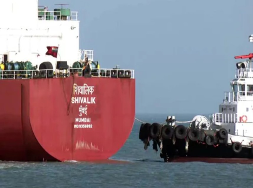 होर्मुजको जलडमरूम नजिकै भारतीय नौसेनाको युद्धपोत, ग्यास बोकेर आइपुग्यो शिवालिक जहाज
