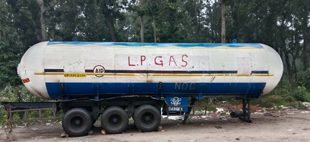 १८ टन ग्यास बोकेको बुलेट राजमार्गमै दुर्घटना, २५ घन्टापछि यातायात सुचारु