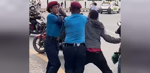 महिला प्रहरीमाथि हातपात गर्ने युवक पाँच दिन हिरासतमा
