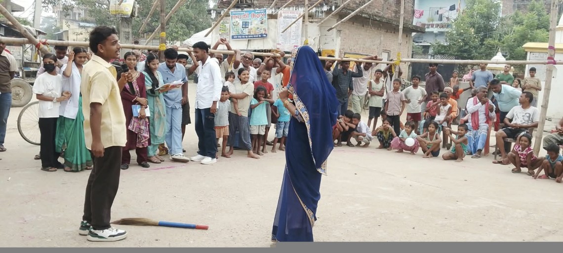 हेरचाहको जिम्मेवारी बाँड्न अलौ र मनियारीमा सडक नाटक
