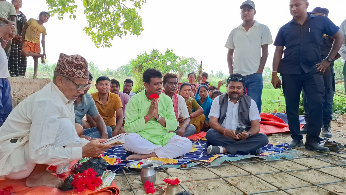 मन्त्री जैसवालद्धारा सडक ढलानको शिलन्यास