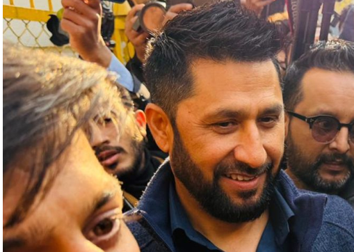 रविलाई प्रश्न- घण्टी बजाउने कि लौरो टेक्ने ?, जवाफमा भने- समयले बताउला