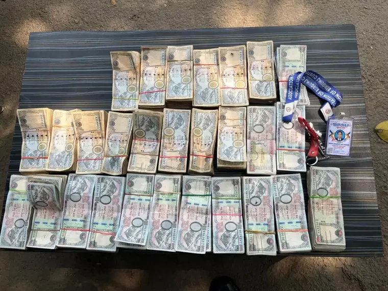 वीरगन्ज भन्सारबाट श्रोत नखुलेको २० लाख बढी रकमसहित एक जना पक्राउ