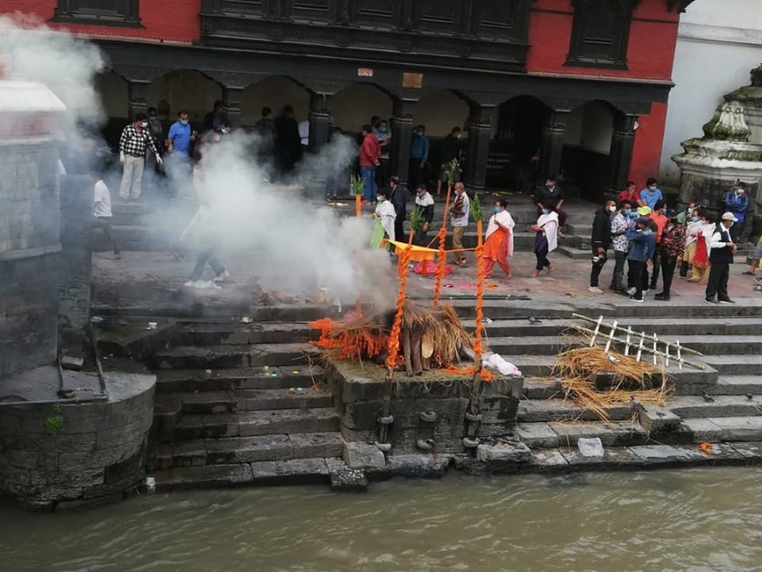 पशुपति आर्यघाटबाट शवको हड्डी किन्ने दुईजना पक्राउ