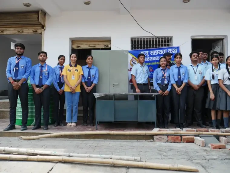 जेनजी आन्दोलनमा ध्वस्त घण्टाघरको प्रहरी बिट पुर्ननिर्माणमा जुटे वीरगन्जका युवाहरु