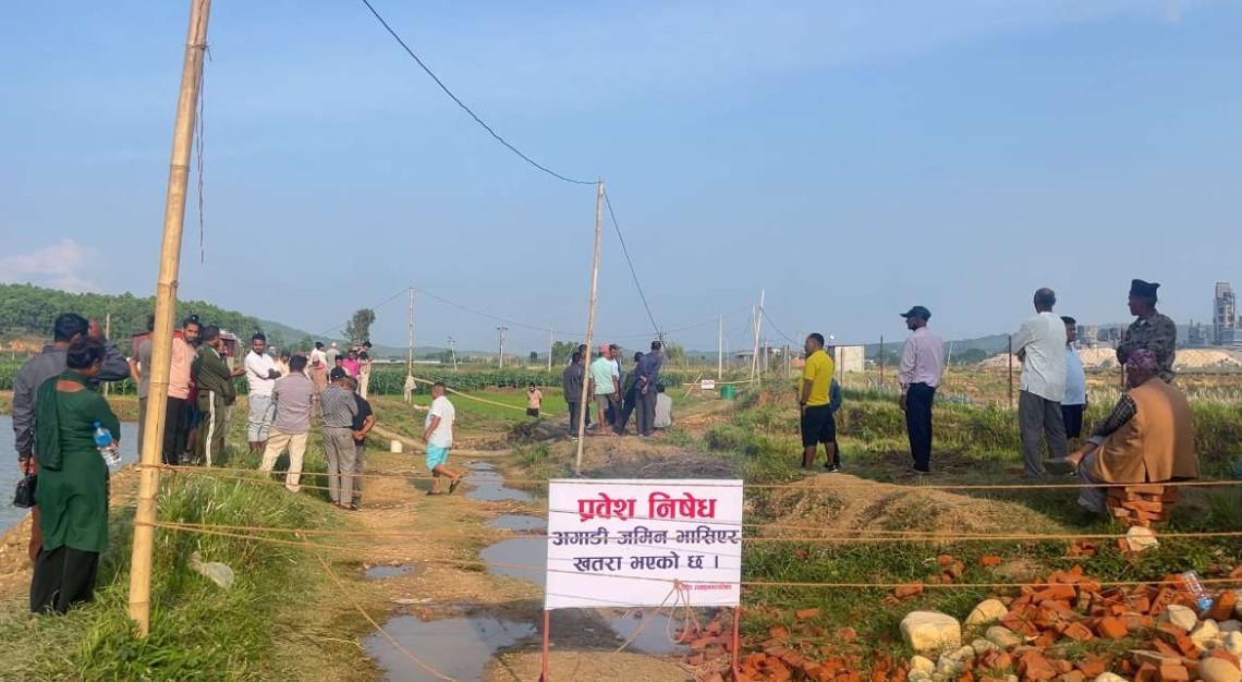 जमिनमुनि भासिएको गाडी अझै भेटिएन, भूगर्भविदको सहयोगमा खोजी अघि बढाइँदै