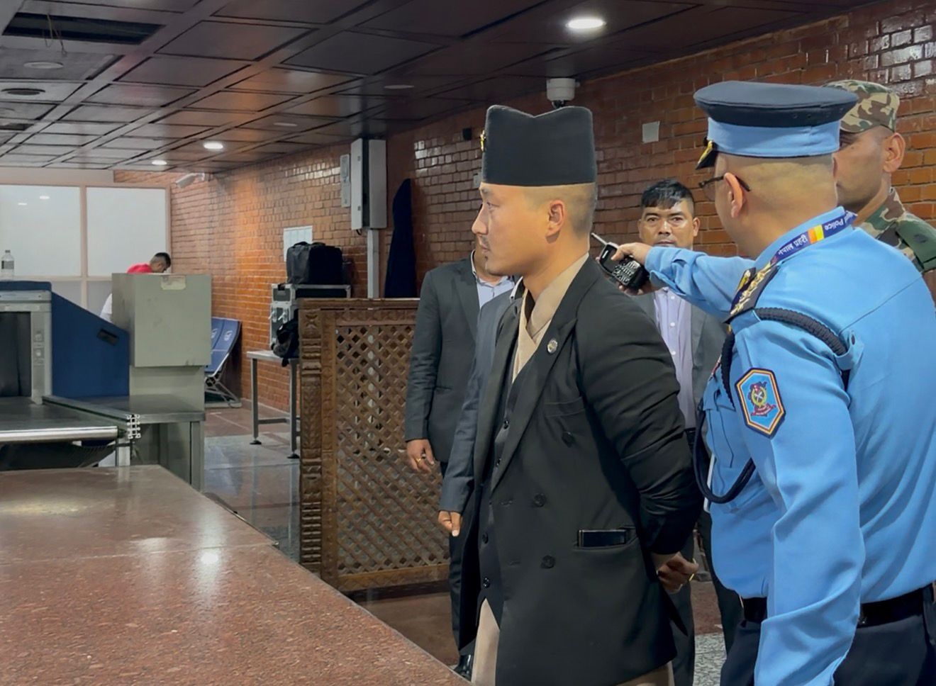 गृहमन्त्री गुरुङ मध्यराति त्रिभुवन अन्तर्राष्ट्रिय विमानस्थलको छड्केमा