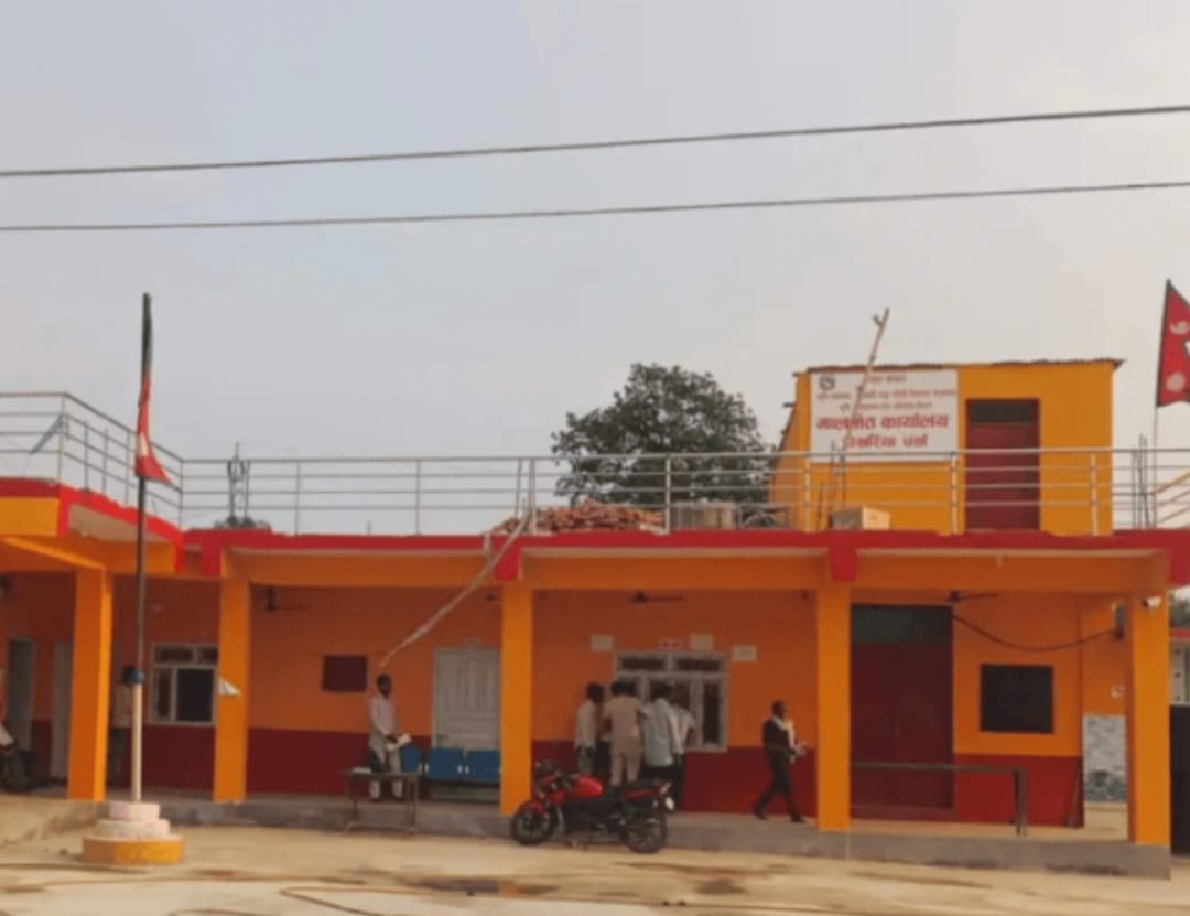 मालपोत कार्यालय पोखरियाबाट तीन जना बिचौलिया पक्राउ