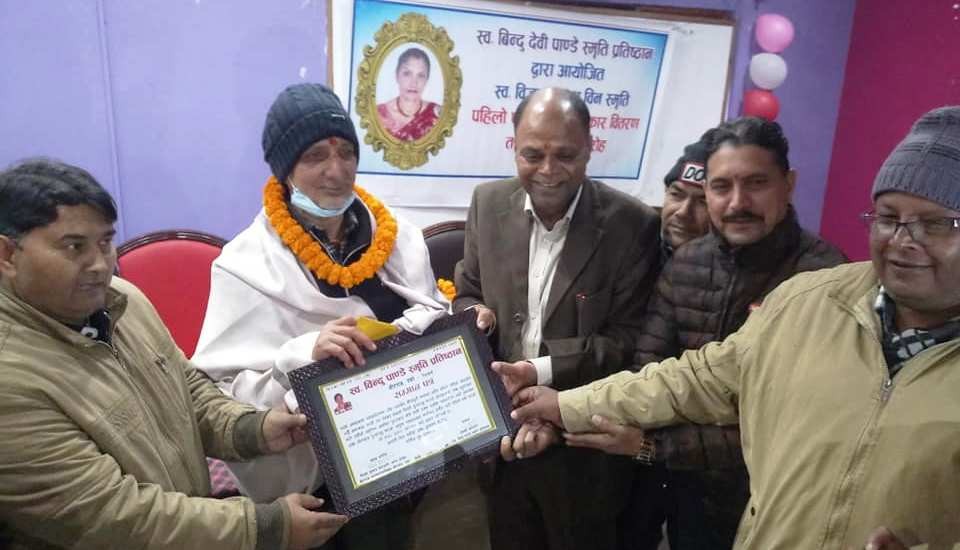 स्व. बिजय प्रकाश बिन स्मृति पत्रकारिता पुरस्कार पत्रकार शन्कर खतिवडालाइ