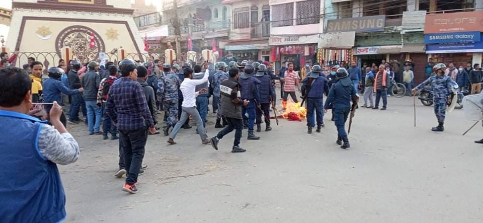 जसपा पर्साद्धारा राष्ट्रपति विद्यादेवी भण्डारी र प्रधानमन्त्री केपी शर्मा ओलीको पुतला दहन