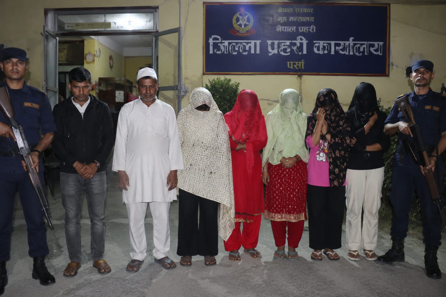 वीरगन्जमा आफ्नै घरलाई ‘यौन अड्डा’ बनाएको आरोप, ७ जना प्रहरी नियन्त्रणमा