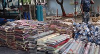 भन्सार छलेर ल्याइएका १८ लाखका कपडा बरामद