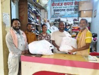 सञ्चारकर्मी  कुशवाहाद्वारा कपडा बैंकमा नयाँ कपडाको सहयोग
