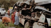 झारखण्डको देवघरमा बस र ट्रक ठोक्किँदा १८ तीर्थयात्रीको मृत्यु