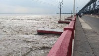 सप्तकोशीमा पानीको बहाव बढ्दो, २८ ढोका खोलियो