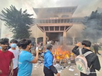 राज्यका तीनवटै अंग आन्दोलनकारीको नियन्त्रणमा, संसद्, सिंहदरबार र सर्वोच्च अदालत जले