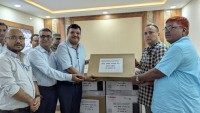 औषधी उत्पादक संघद्वारा वीरगंज महानगरलाई कम्प्युटर, प्रिन्टरसहितका उपकरण सहयोग