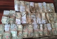 स्रोत नखुलेको २३ लाखसहित दुई जना पक्राउ