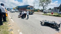 नबिल बैंककर्मीको सामाजिक प्रतिबद्धता: सडक दुर्घटनाबाट दुई युवाको उद्धार  