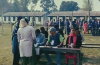 सर्लाही–४ को बसबरीयामा विवादपछि रोकिएको मतदान पुनः सुरु