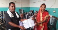 रूपनीका बासिन्दाले ५० वर्षपछि पाए जग्गाधनी पुर्जा