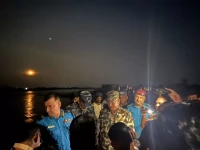 लालबकैया नदीले तटबन्ध कटान गरेपछि उच्च सुरक्षा अधिकारीसहित मधेसका गृहमन्त्रीद्वारा स्थलगत निरीक्षण