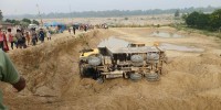धनुषामा टिपर पल्टिँदा क्रसर सञ्चालकको मृत्यु,चालक गम्भीर