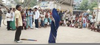 हेरचाहको जिम्मेवारी बाँड्न अलौ र मनियारीमा सडक नाटक