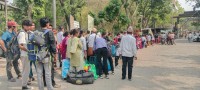 भारतबाट फर्कँदै गरेका नेपालीहरूसँग भारतीय सुरक्षाकर्मीद्वारा पैसा असुली