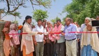 मन्त्री जैसवालले गरे ढलान सडकको उद्घाटन