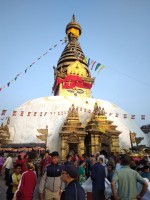 स्वयम्भूनाथ क्षेत्रमा बौद्धमार्गीको घुइँचो, बुद्धको अस्तुधातु दर्शनका लागि राखियो