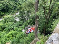 मुग्लिन-पोखरा सडकको ऐना पहरामा बस दुर्घटना : सात जना घाइते